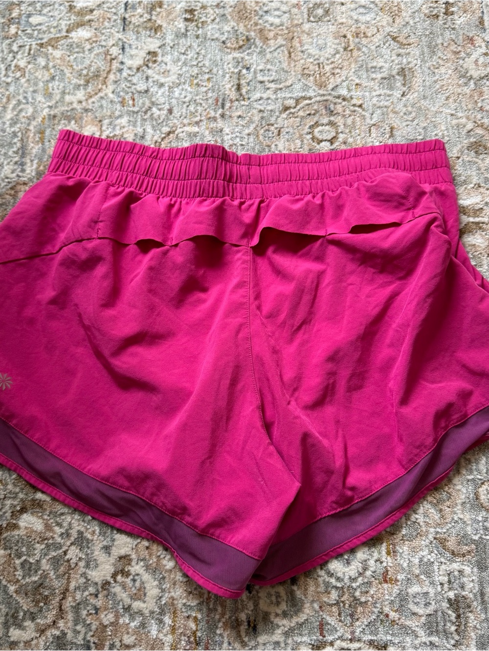 Athleta Mesh Racer Run Mid Rise 4 Short - Picture 4 of 6